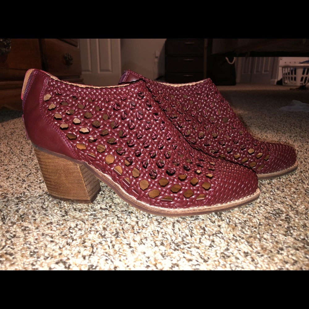 🍩Jeffrey Campbell Woven Booties - Size 8🍩